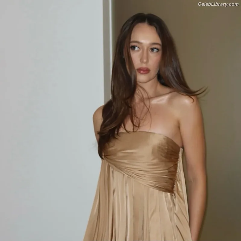 Alycia Debnam Carey photo 8 of 1336