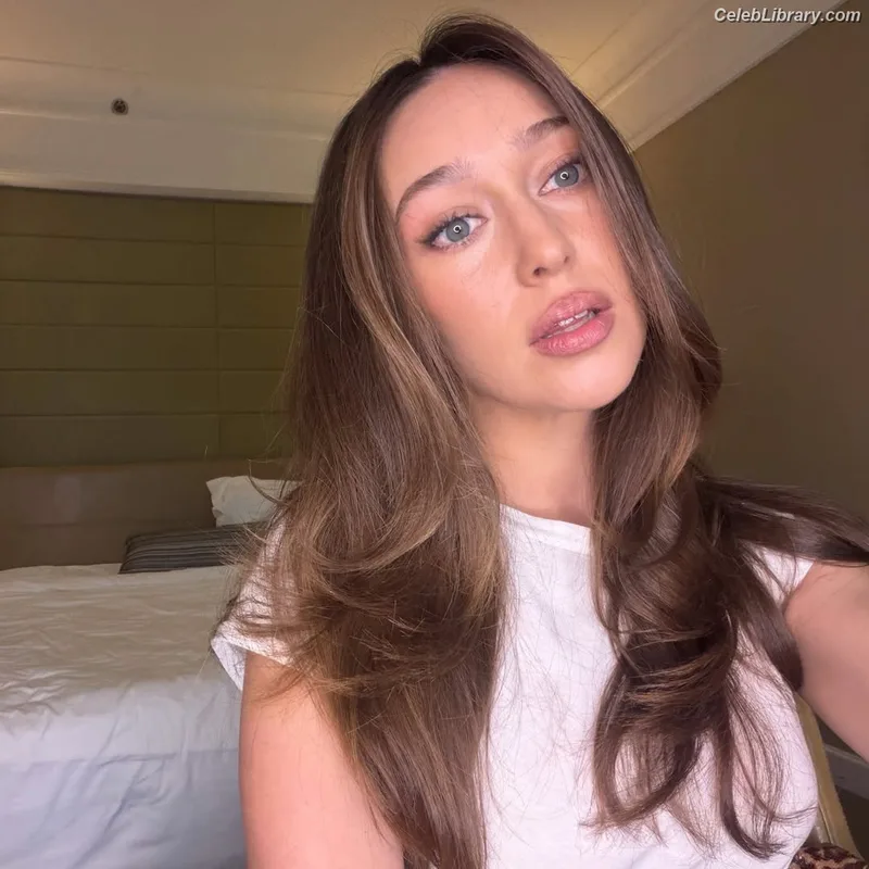 Alycia Debnam Carey photo 9 of 1336