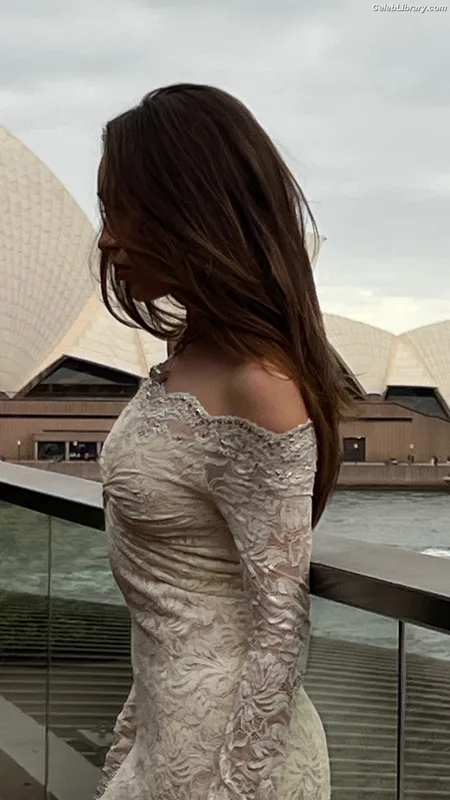 Alycia Debnam Carey photo 10 of 1336