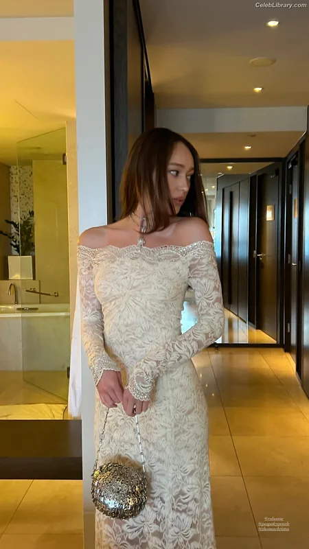 Alycia Debnam Carey photo 12 of 1336
