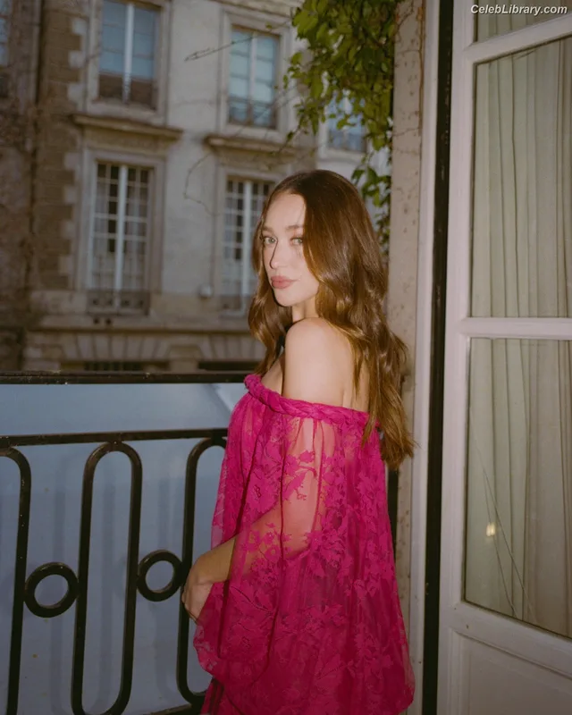 Alycia Debnam Carey photo 15 of 1336