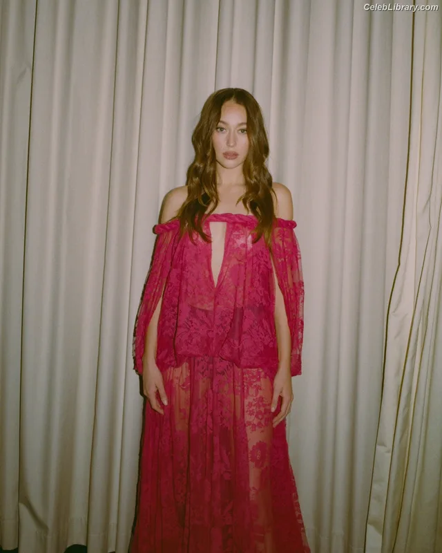 Alycia Debnam Carey photo 19 of 1336