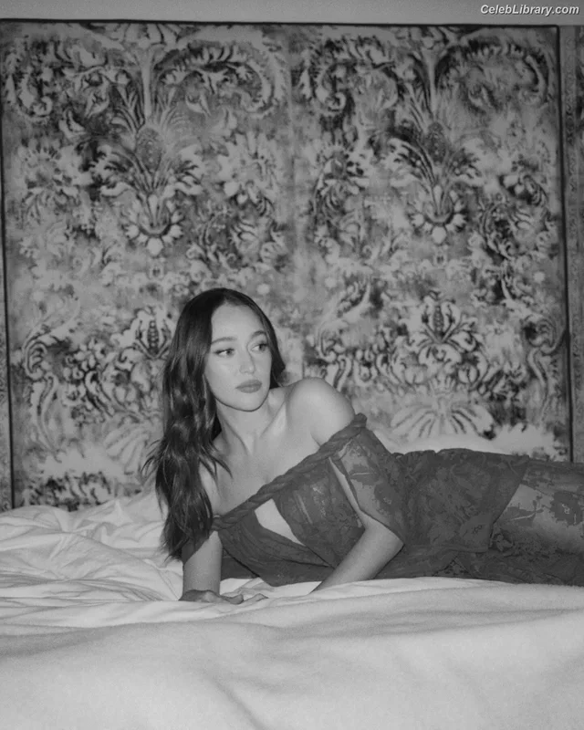 Alycia Debnam Carey photo 21 of 1336