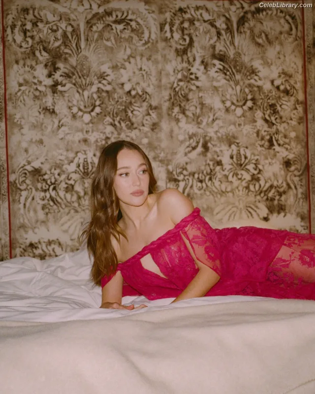Alycia Debnam Carey photo 22 of 1336