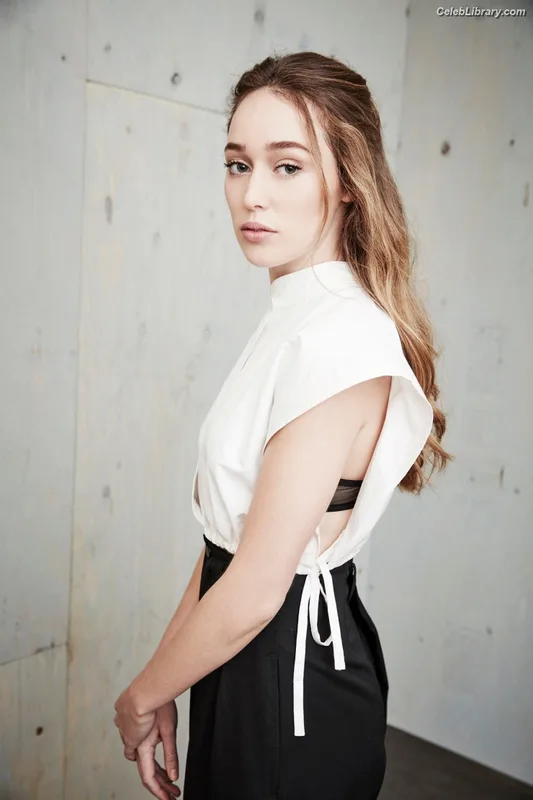 Alycia Debnam Carey photo 11 of 1336