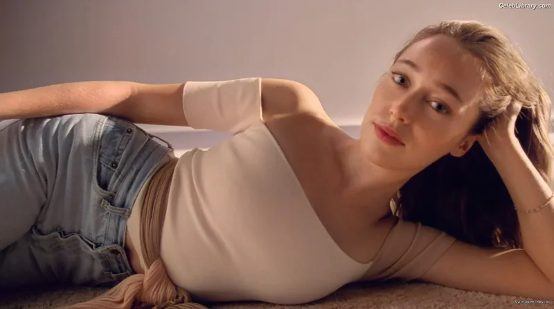 Alycia Debnam Carey photo 13 of 1336