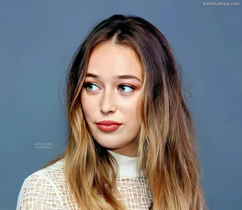 Alycia Debnam Carey photo 21 of 1336