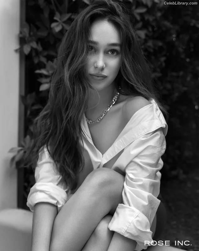 Alycia Debnam Carey photo 1 of 1336