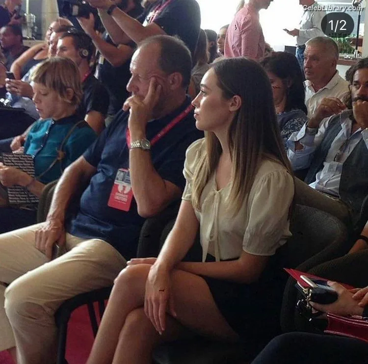 Alycia Debnam Carey photo 3 of 1336