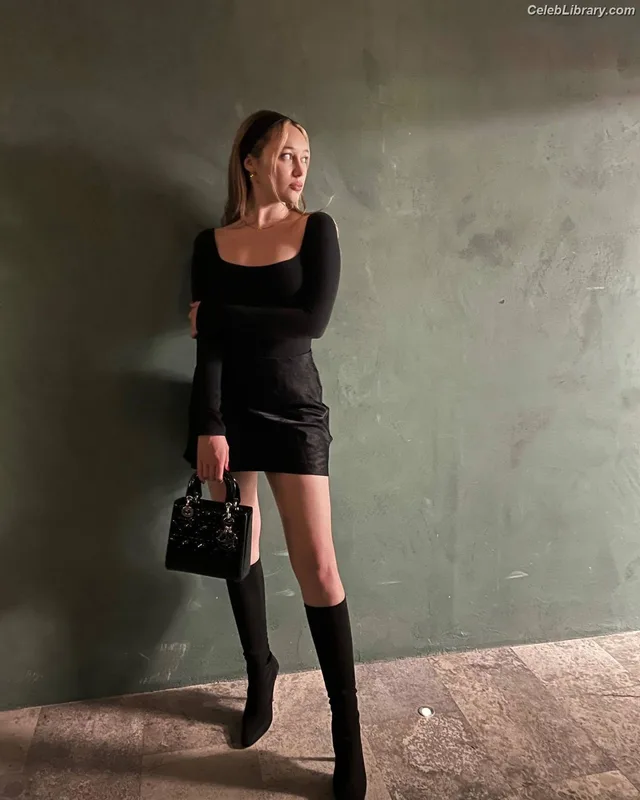 Alycia Debnam Carey photo 10 of 1336