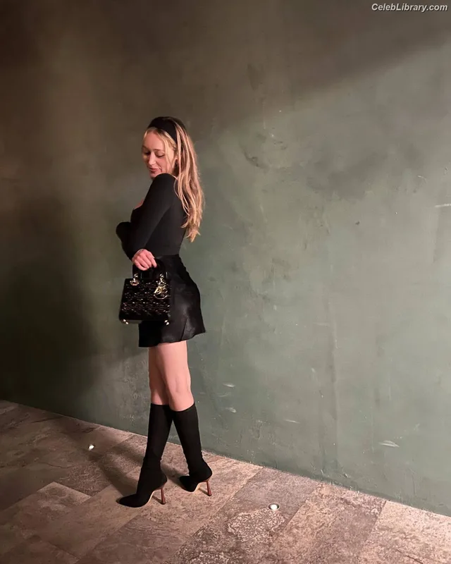 Alycia Debnam Carey photo 11 of 1336
