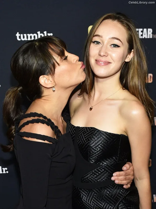 Alycia Debnam Carey photo 17 of 1336