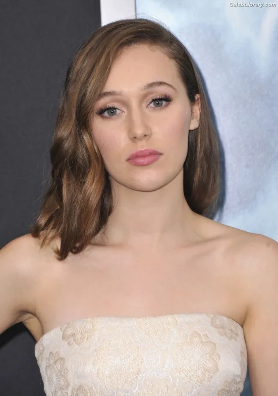 Alycia Debnam Carey photo 19 of 1336