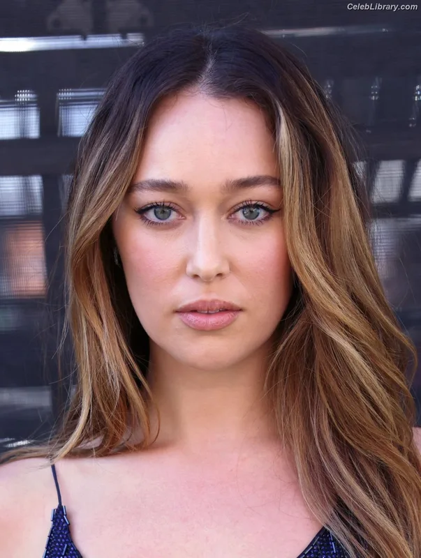 Alycia Debnam Carey photo 2 of 1336