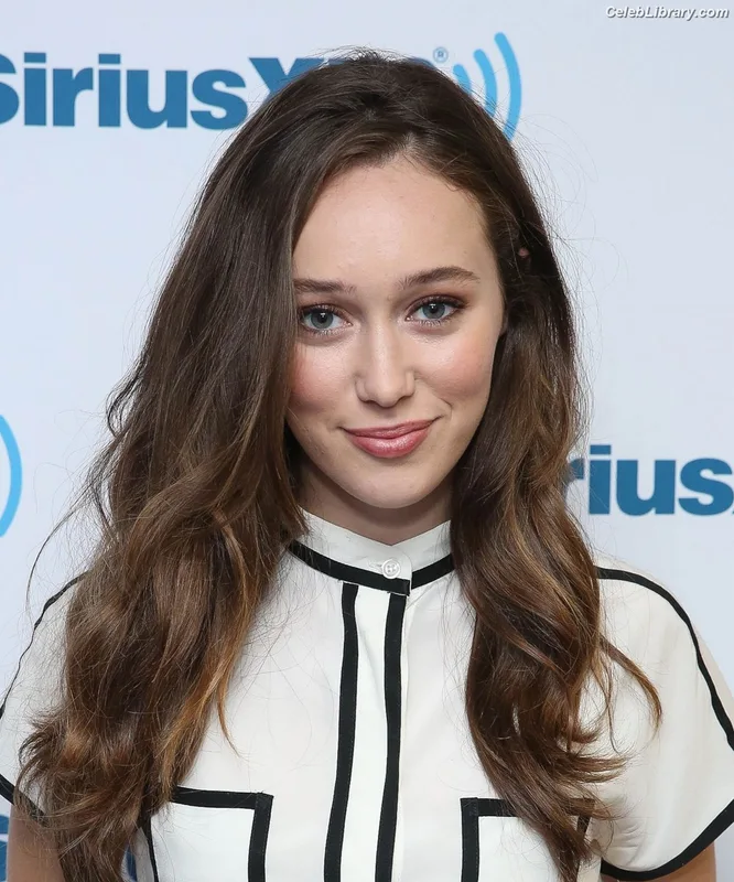 Alycia Debnam Carey photo 4 of 1336