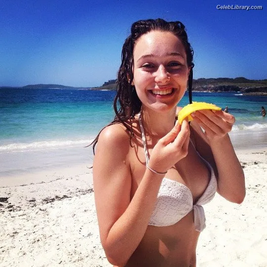 Alycia Debnam Carey photo 6 of 1336