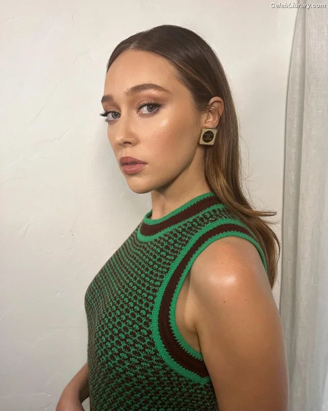 Alycia Debnam Carey photo 7 of 1336