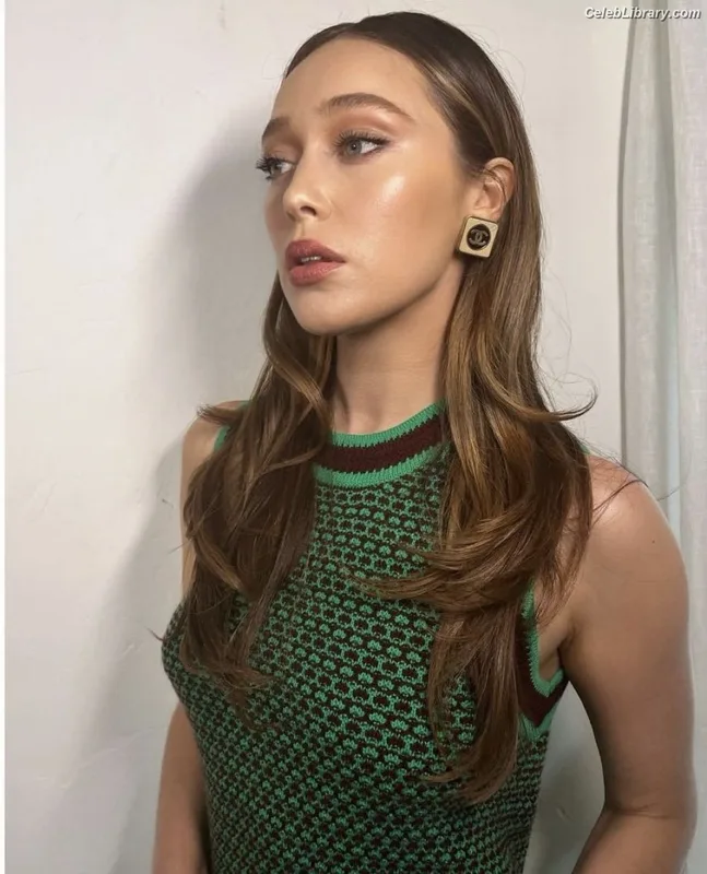 Alycia Debnam Carey photo 8 of 1336