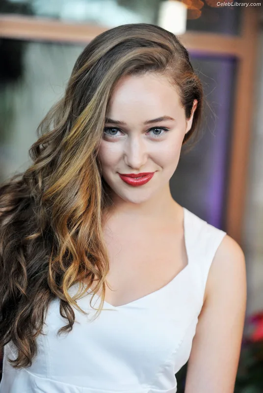 Alycia Debnam Carey photo 20 of 1336