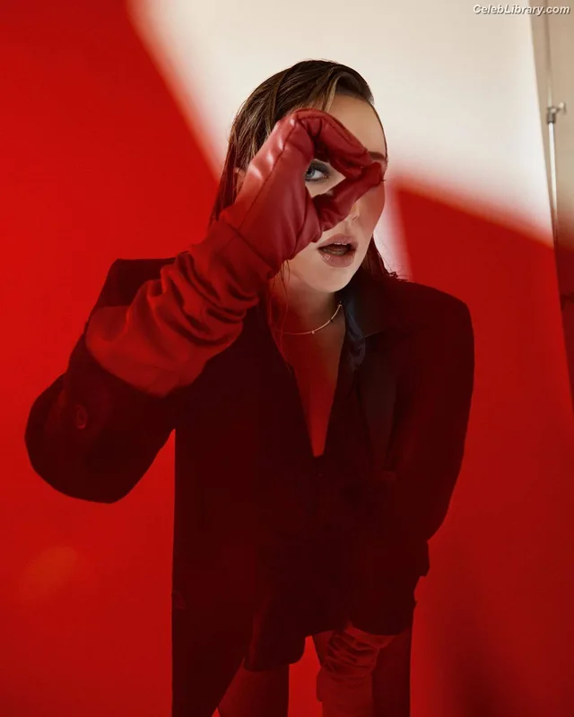 Alycia Debnam Carey photo 6 of 1336