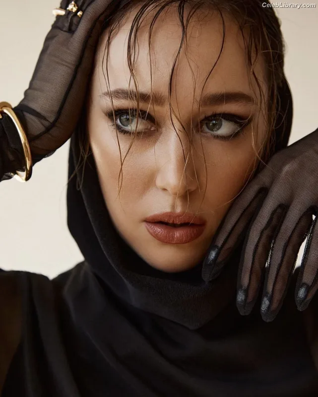 Alycia Debnam Carey photo 10 of 1336