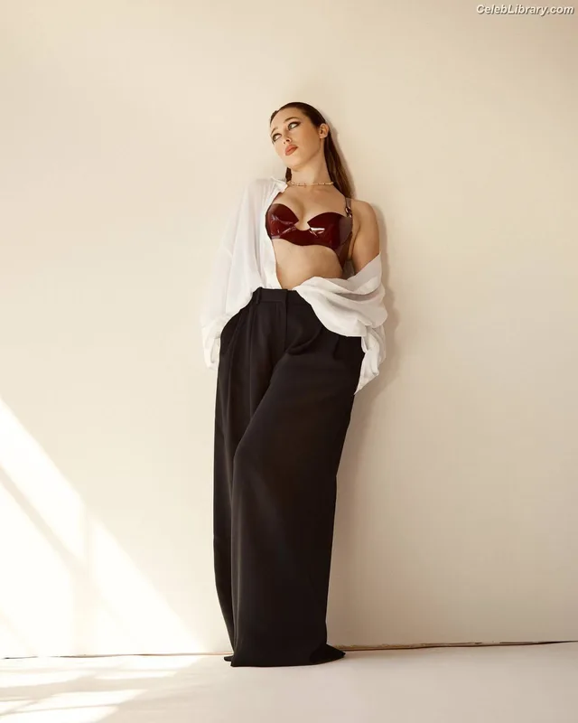 Alycia Debnam Carey photo 14 of 1336