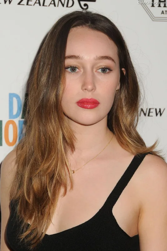 Alycia Debnam Carey photo 18 of 1336
