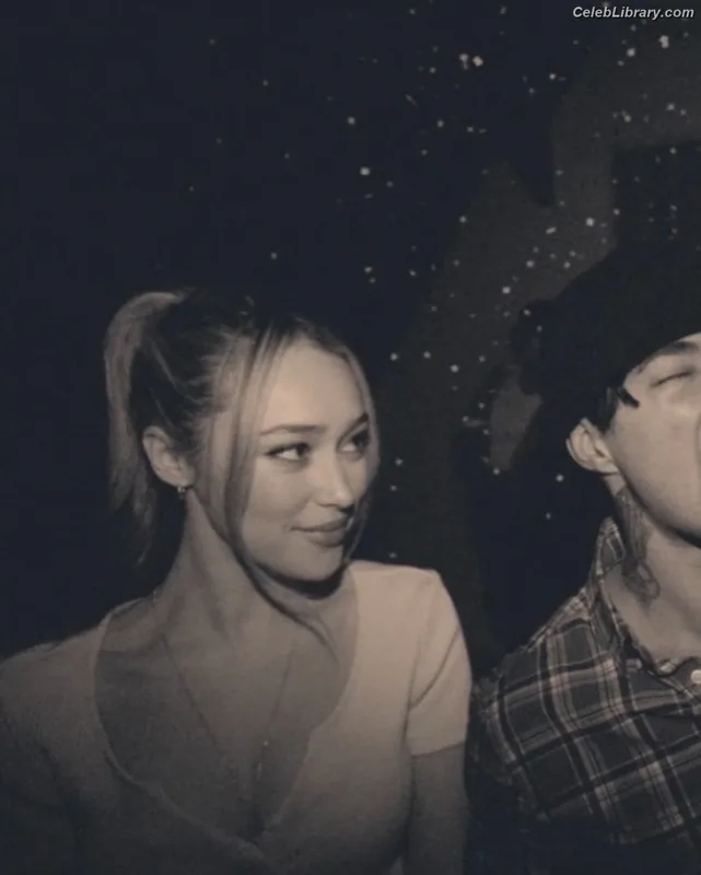 Alycia Debnam Carey photo 9 of 1336