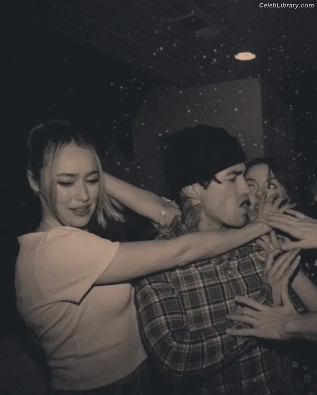 Alycia Debnam Carey photo 11 of 1336