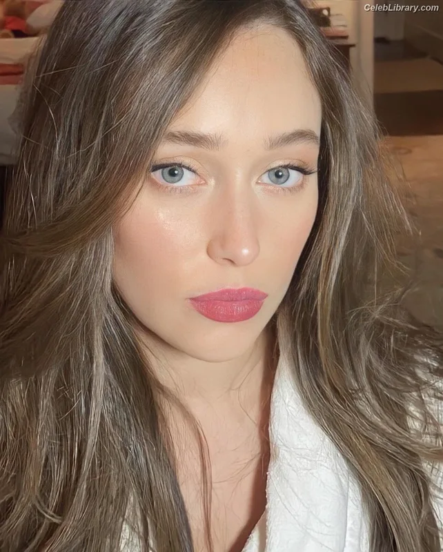 Alycia Debnam Carey photo 23 of 1336