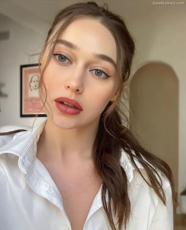 Alycia Debnam Carey photo 24 of 1336