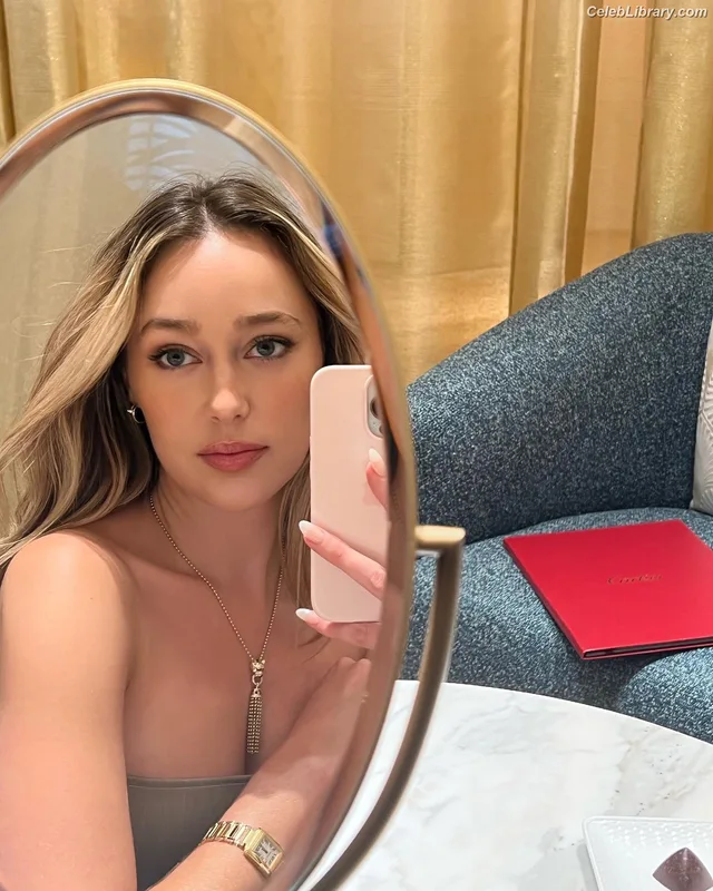 Alycia Debnam Carey photo 17 of 1336