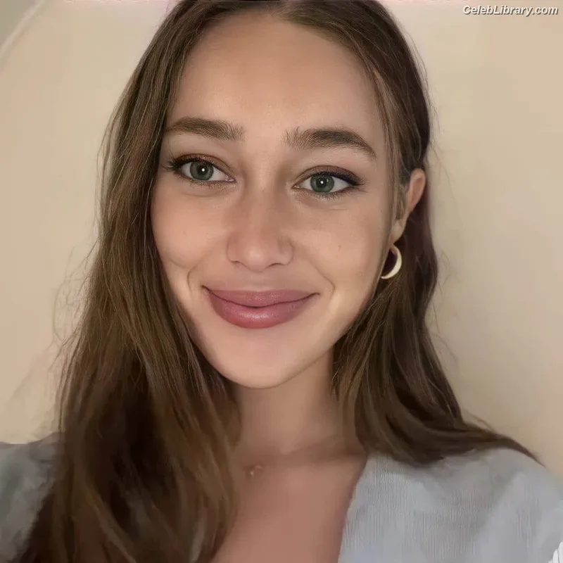 Alycia Debnam Carey photo 20 of 1336