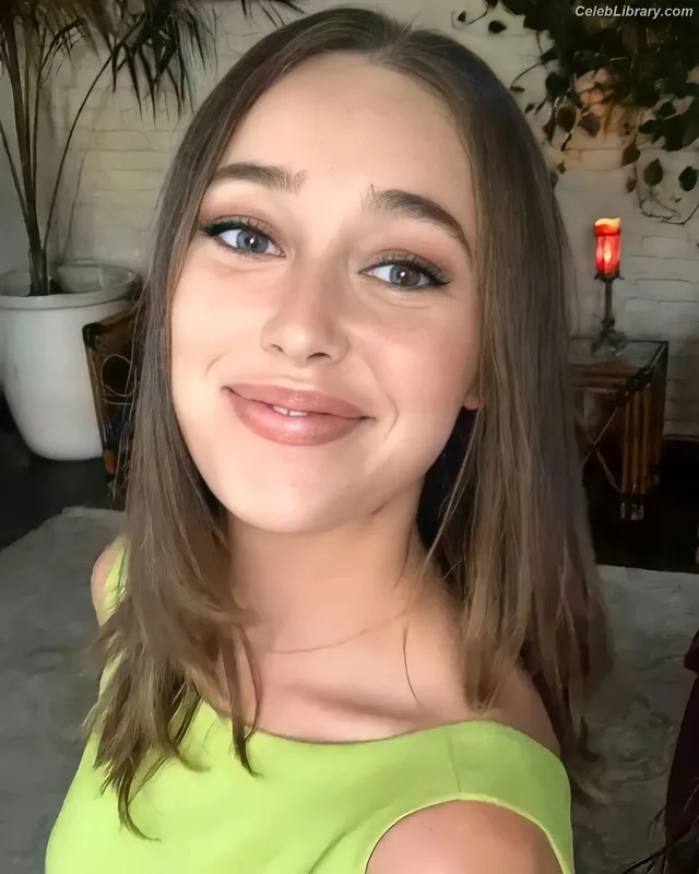Alycia Debnam Carey photo 22 of 1336