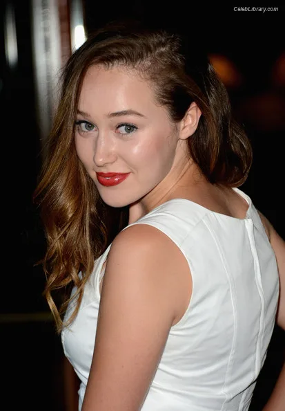 Alycia Debnam Carey photo 23 of 1336