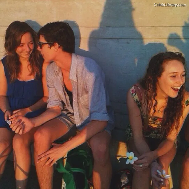 Alycia Debnam Carey photo 7 of 1336