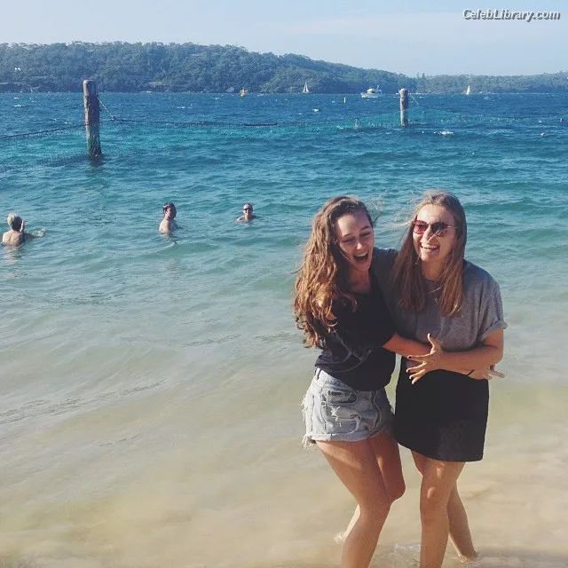 Alycia Debnam Carey photo 9 of 1336