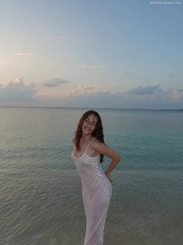 Alycia Debnam Carey photo 14 of 1336