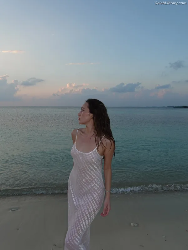 Alycia Debnam Carey photo 15 of 1336