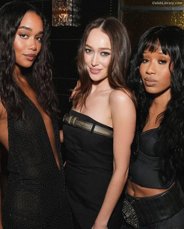 Alycia Debnam Carey photo 9 of 1336