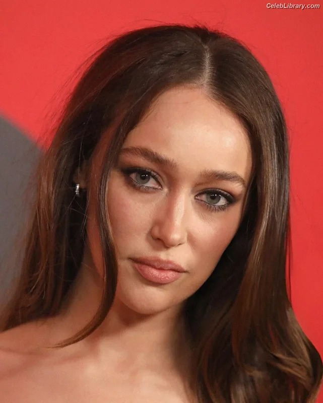 Alycia Debnam Carey photo 21 of 1336