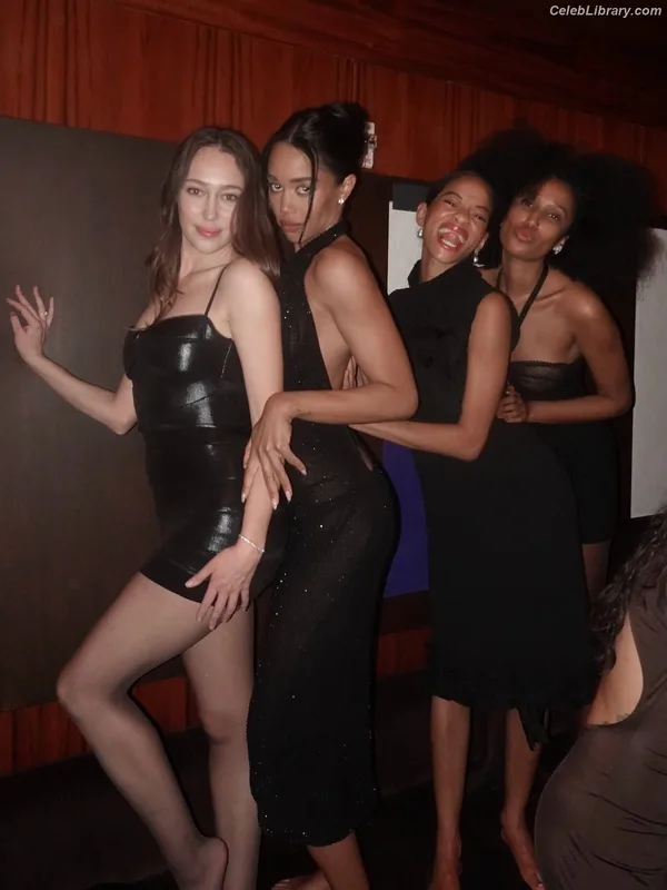Alycia Debnam Carey photo 8 of 1336