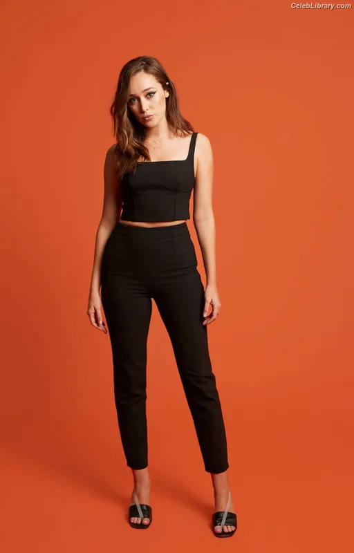 Alycia Debnam Carey photo 15 of 1336