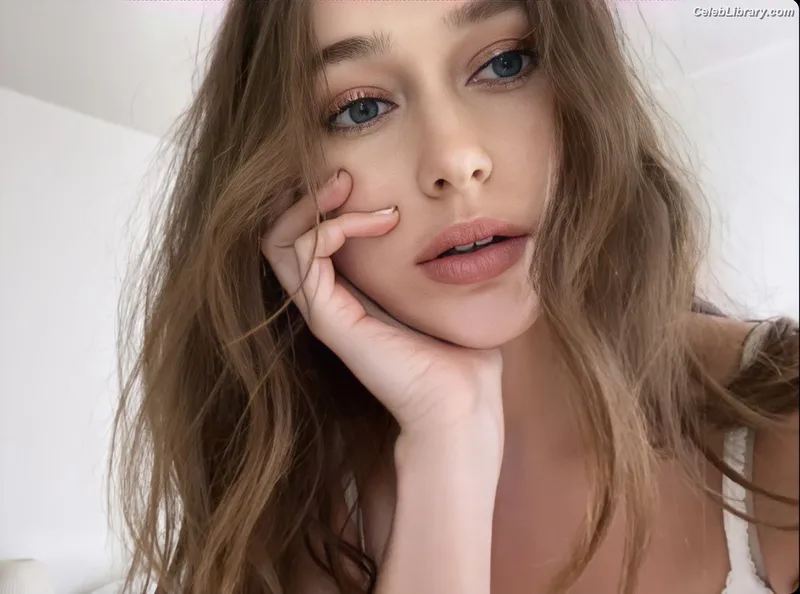 Alycia Debnam Carey photo 17 of 1336