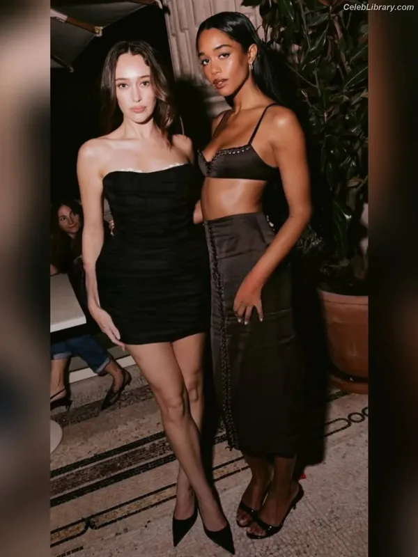 Alycia Debnam Carey photo 1 of 1336