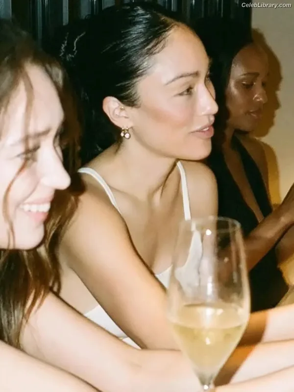Alycia Debnam Carey photo 6 of 1336