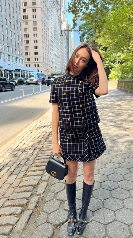 Alycia Debnam Carey photo 21 of 1336