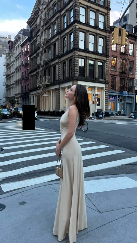 Alycia Debnam Carey photo 22 of 1336