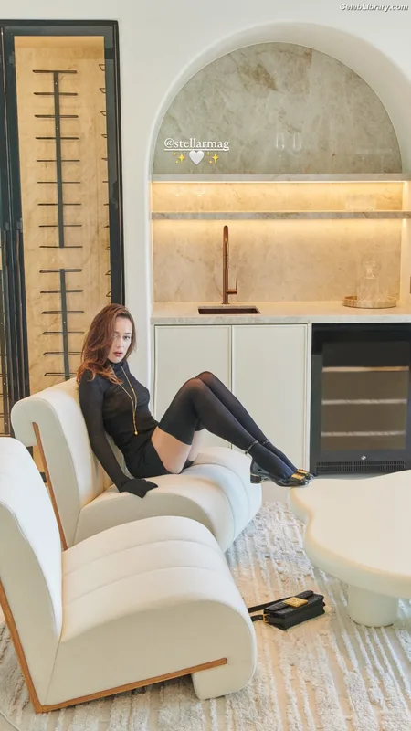 Alycia Debnam Carey photo 23 of 1336