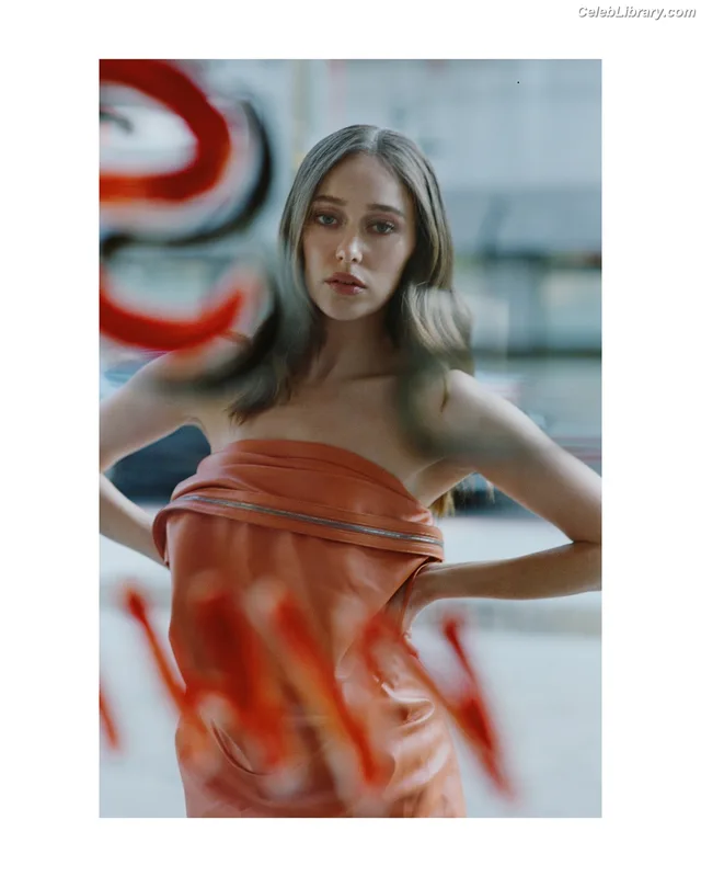 Alycia Debnam Carey photo 13 of 1336